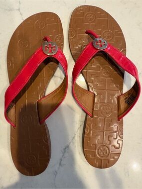 Like new Tory Burch Monroe Red Patent Leather Thong Sandals with Logo Medallion